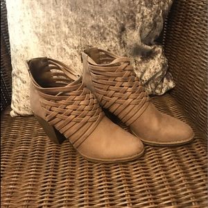 Hot tomato crisscross ankle boots, size 8.5.
